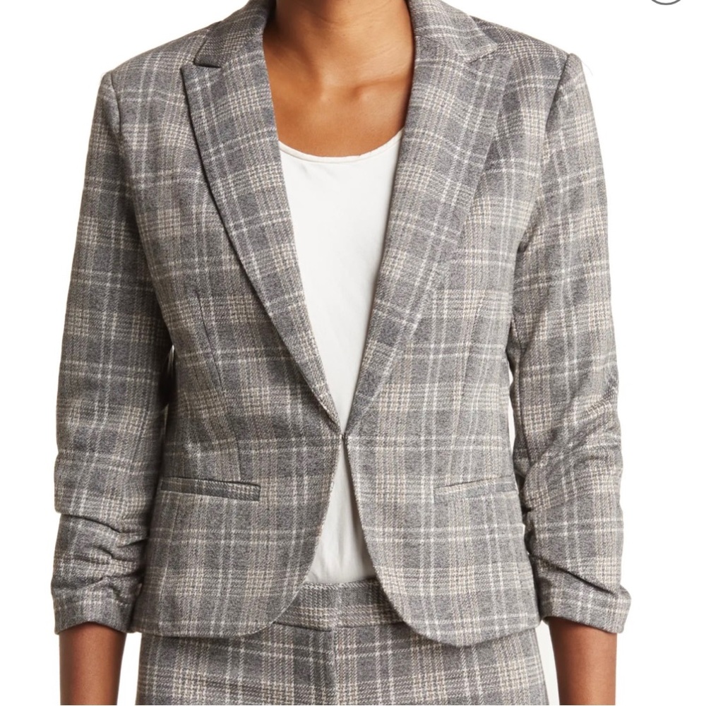Amanda & Chelsea Plaid Scrunch Sleeve Blazer (NWOT)